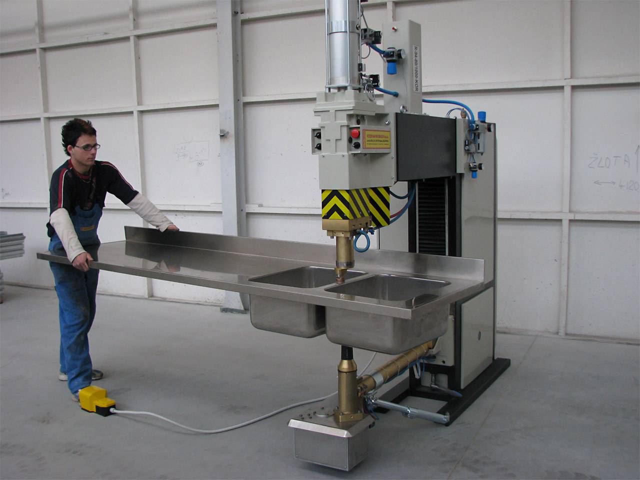 Sink welding machine